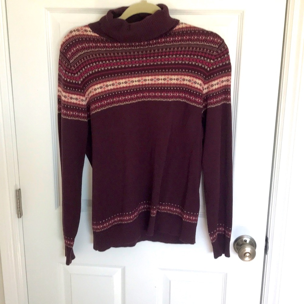 Multicolored turtle neck